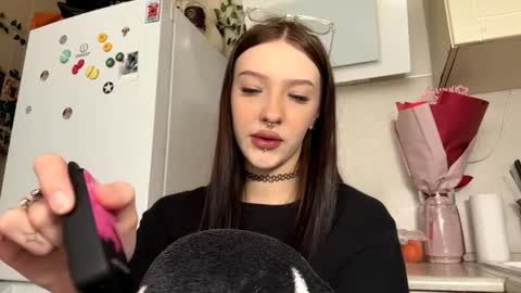 Mia online show from April 10, 11:05 am