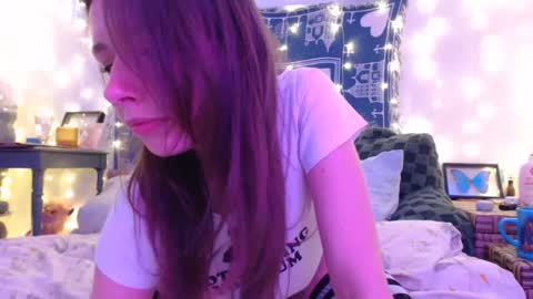 Eevie online show from December 6, 12:23 am