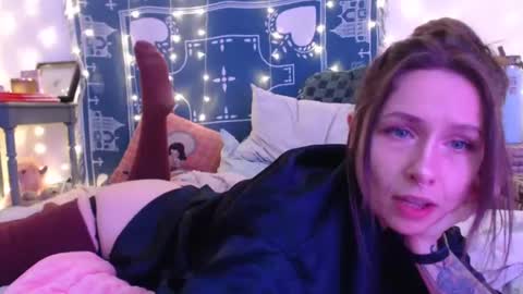 Eevie online show from January 6, 2:37 am