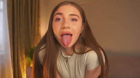 Lillian online show from April 9, 4:04 am