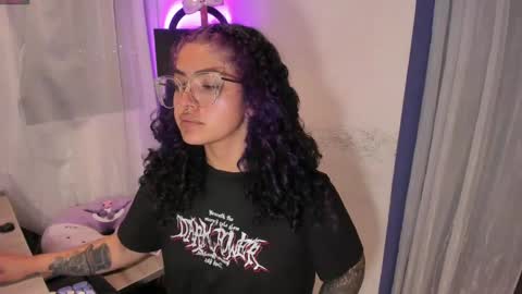     Luna Violeta  A r t i s t  online show from February 13, 1:40 am