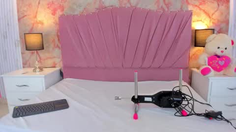 wonderkloe_ online show from March 20, 3:11 am