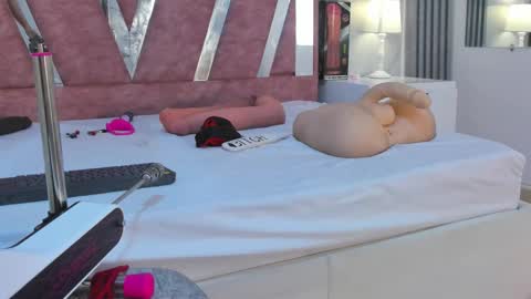 wonderkloe_ online show from March 1, 2:33 am