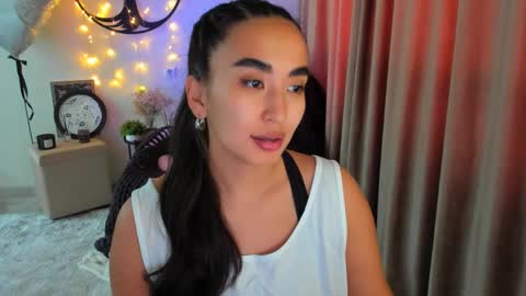 dudetta Kim online show from April 18, 11:45 am