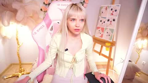 wow_angel online show from May 8, 5:32 am