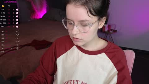 Rebecy online show from December 5, 3:06 pm