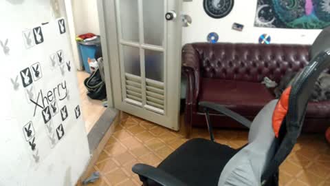 Snapshot of xherry_wet11 chatting on January 11, 11:24 pm Xherry online show from January 11, 11:24 pm