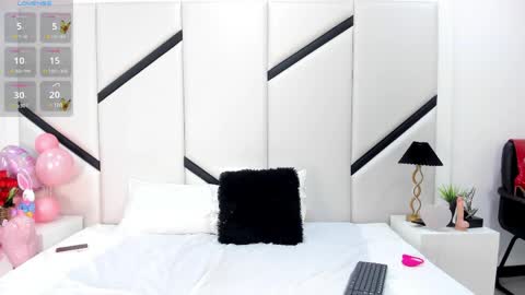 ximenacosta online show from April 10, 12:11 pm