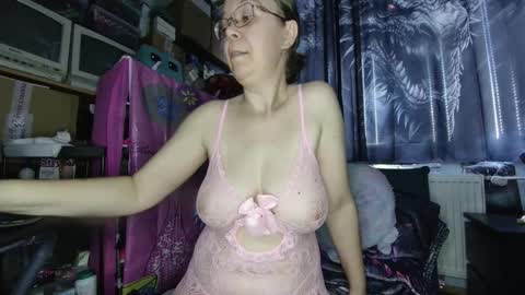 xnicetitsx online show from November 2, 8:18 am