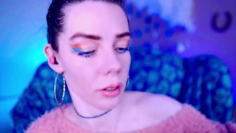 Bella Bondai online show from December 4, 3:42 am