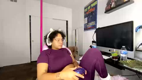 xStarGazingx online show from October 10, 6:07 am