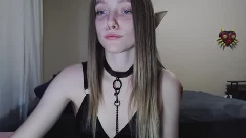 Snapshot of xxloveanastasia chatting on March 10, 12:18 am LoveAnastasia online show from March 10, 12:18 am