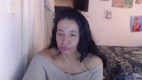 Snapshot of yasmin_love85 chatting on February 17, 4:17 pm yasmin_love85 online show from February 17, 4:17 pm