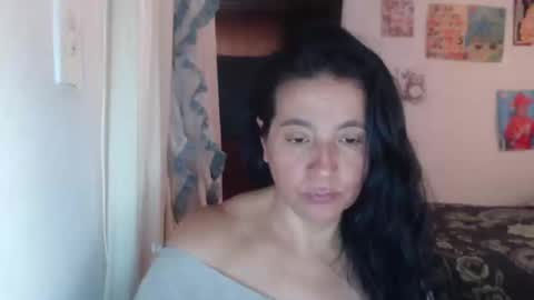 Snapshot of yasmin_love85 chatting on February 27, 2:32 pm yasmin_love85 online show from February 27, 2:32 pm
