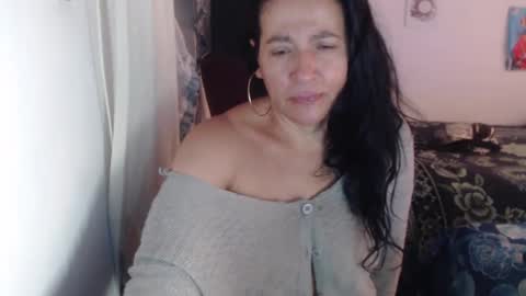 Snapshot of yasmin_love85 chatting on March 7, 3:07 pm yasmin_love85 online show from March 7, 3:07 pm