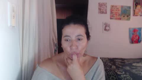 Snapshot of yasmin_love85 chatting on February 20, 4:14 pm yasmin_love85 online show from February 20, 4:14 pm