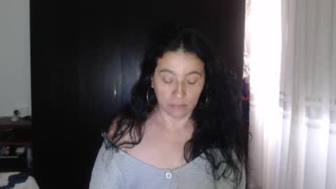 Snapshot of yasmin_love85 chatting on December 17, 3:28 pm yasmin_love85 online show from December 17, 3:28 pm