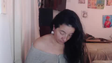 Snapshot of yasmin_love85 chatting on October 27, 4:57 pm yasmin_love85 online show from October 27, 4:57 pm