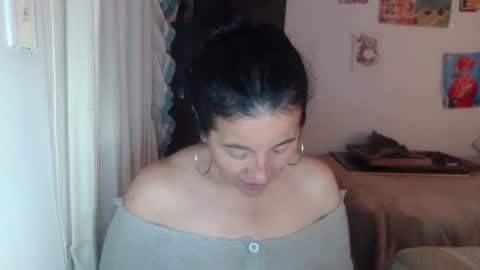 Snapshot of yasmin_love85 chatting on October 31, 3:27 pm yasmin_love85 online show from October 31, 3:27 pm