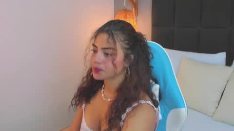 Snapshot of yaya23x chatting on February 15, 12:11 pm yaya23x online show from February 15, 12:11 pm