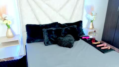 Yeli Amber online show from March 8, 11:25 am