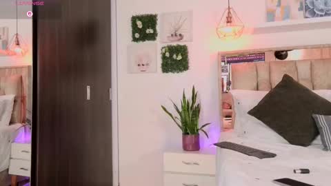 yellow_lily online show from February 16, 4:51 pm