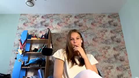 Snapshot of yenrowsell chatting on October 13, 9:34 am Emma online show from October 13, 9:34 am