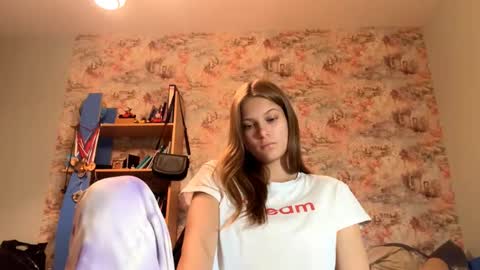 Snapshot of yenrowsell chatting on October 14, 12:41 pm Emma online show from October 14, 12:41 pm