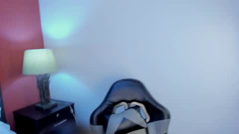 Y E S E N I A  online show from March 2, 12:34 pm