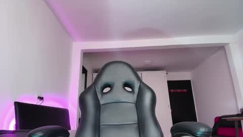 yesie_hot2 online show from September 26, 2:53 am