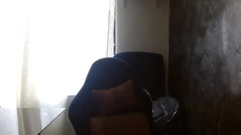 yisle online show from February 26, 9:03 pm