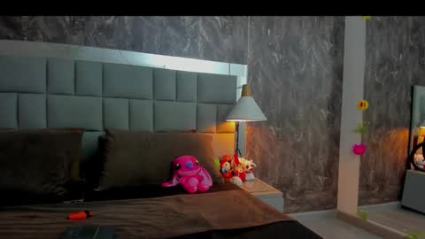 yiyisandoval online show from March 8, 8:24 pm