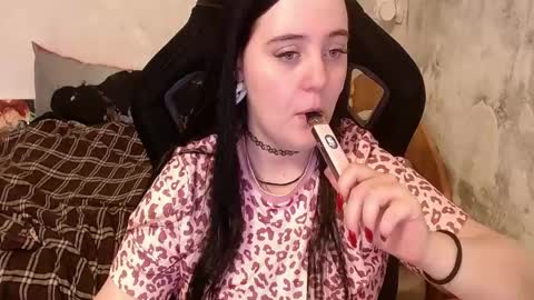 your_8a8y online show from June 1, 4:09 pm