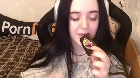 your_8a8y online show from November 10, 8:53 am