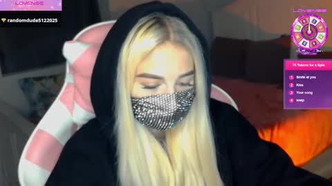 Snapshot of your___barbie chatting on January 2, 10:01 pm Barbie online show from January 2, 10:01 pm