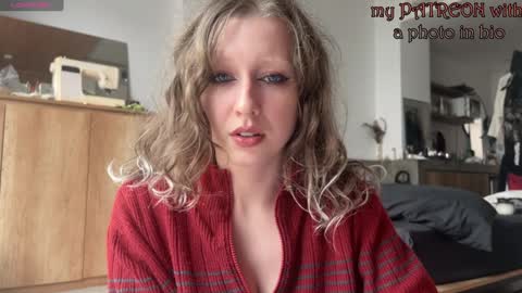 Snapshot of your_coraline_ chatting on December 13, 9:25 am your_coraline_ online show from December 13, 9:25 am