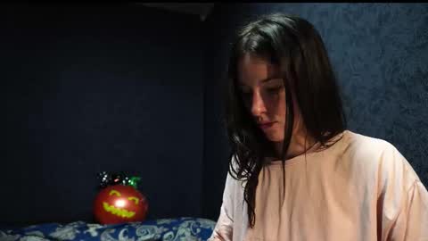 Meri  online show from October 31, 9:41 pm