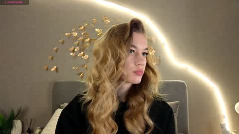 Jessica Loyd online show from February 1, 2:58 am