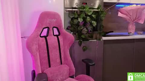 Alice  online show from April 8, 11:51 pm