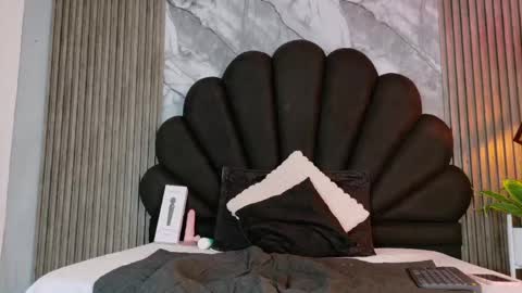 your_submissive_ online show from May 20, 9:01 pm
