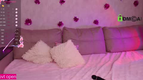 Snapshot of your_sweetie_ chatting on December 30, 4:42 am Lolli Instagram lollii 1 online show from December 30, 4:42 am