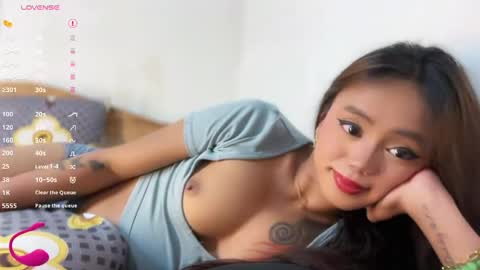 luvly online show from April 19, 6:43 pm