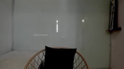 insta  yourboniee online show from October 21, 4:44 pm