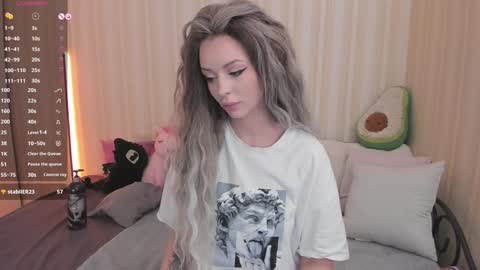 Mary online show from February 8, 7:59 am