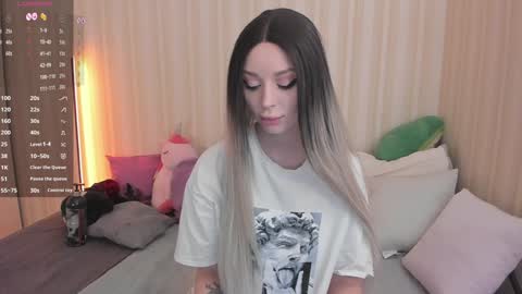 Mary online show from February 3, 8:57 am