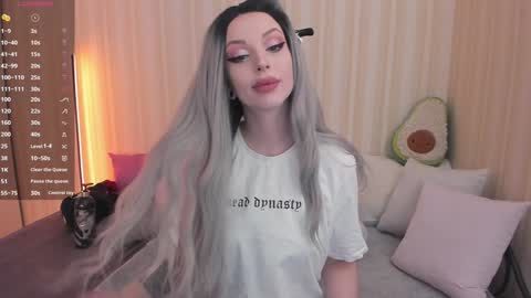 Mary online show from February 4, 8:02 am