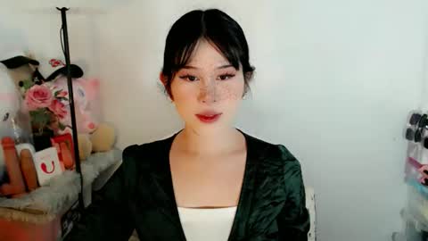 PrettyElla online show from November 26, 8:48 am