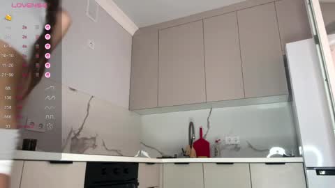 yuakiss online show from April 16, 8:14 am