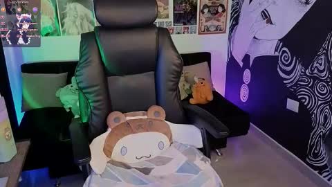    rawr   Anne Independent model      online show from November 28, 6:55 pm