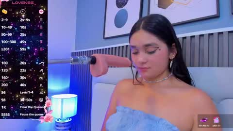 Yuyis  online show from December 2, 7:10 am